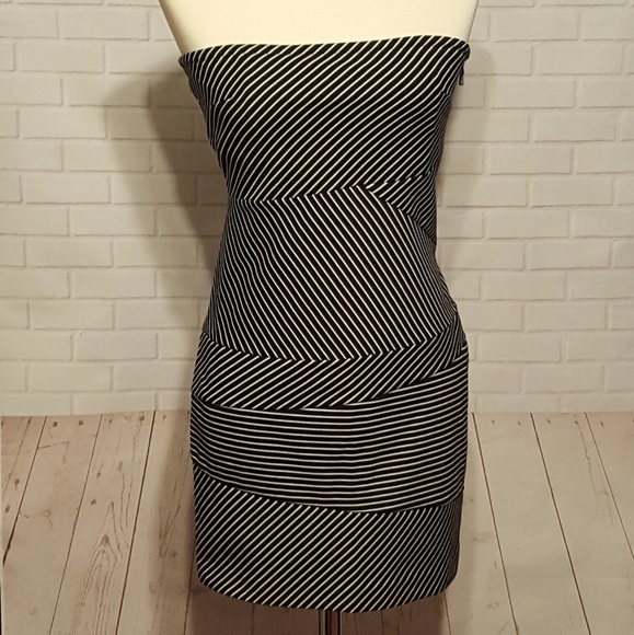Banana Republic Dresses & Skirts - Banana Republic Black & White Striped Seeds Size 6